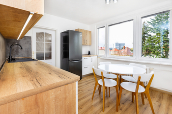 kuchyň - Prodej bytu 3+1 v družstevním vlastnictví 77 m², Hradec Králové