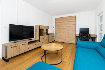 obývací pokoj - prodává se BEZ nábytku - Prodej bytu 3+1 v družstevním vlastnictví 77 m², Hradec Králové