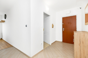 chodba bytu - Prodej bytu 3+1 v družstevním vlastnictví 77 m², Hradec Králové