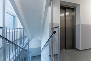společné prostory - Prodej bytu 2+kk v osobním vlastnictví 43 m², Praha 5 - Stodůlky