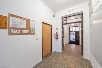 Vstupní chodba domu - Pronájem bytu 3+1 v osobním vlastnictví 83 m², Hronov