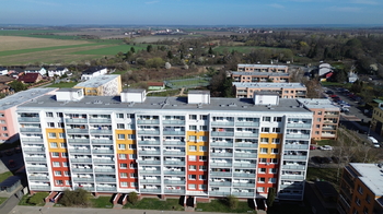 Pohled na dům - Pronájem bytu 1+1 v osobním vlastnictví 31 m², Nymburk