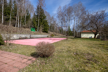 tenisový kurt - Prodej chaty / chalupy 80 m², Žlutice