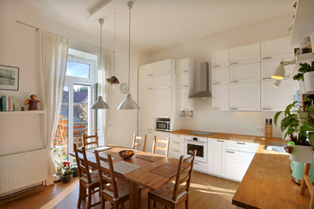 Kuchyně se vstupem na terasu - Prodej bytu 3+1 v osobním vlastnictví 115 m², České Budějovice