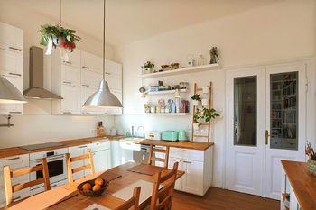 Kuchyně se vstupem na terasu - Prodej bytu 3+1 v osobním vlastnictví 115 m², České Budějovice