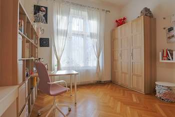 Dětský pokoj s vyvýšeným spaním - Prodej bytu 3+1 v osobním vlastnictví 115 m², České Budějovice