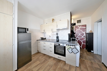 kuchyně - prodej včetně všech spotřebičů - Prodej bytu 1+1 v osobním vlastnictví 32 m², Praha 9 - Letňany