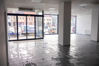 Pronájem obchodních prostor 325 m², Třebíč