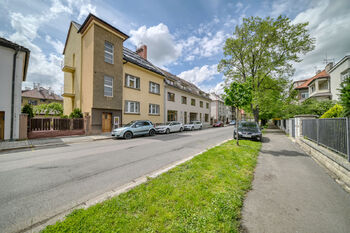 Pohled na dům - Prodej obchodních prostor 61 m², Poděbrady