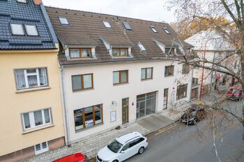 Pohled na dům - Prodej obchodních prostor 61 m², Poděbrady