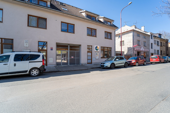 Pohled na dům - Prodej obchodních prostor 61 m², Poděbrady