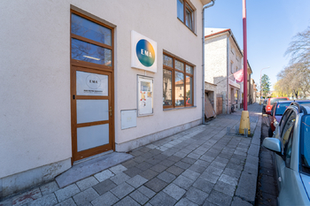 Pohled na nebytový prostor z ulice - Prodej obchodních prostor 61 m², Poděbrady