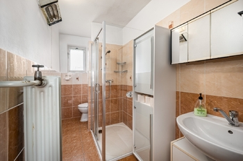 byt 1 - koupelna - Prodej domu 270 m², České Budějovice