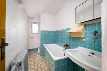 byt 2 - koupelna - Prodej domu 270 m², České Budějovice