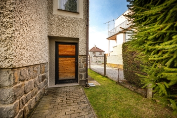 vstup ze sklepa na zahradu - Prodej domu 270 m², České Budějovice