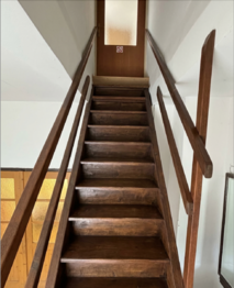 Dřevěné schodiště - Prodej domu 302 m², Černousy