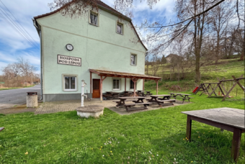 Přední strana domu - Prodej domu 302 m², Černousy 