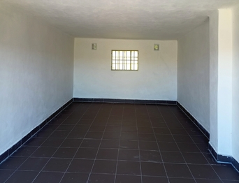 Vzadu je dost místa na ponk i regál. - Pronájem garáže 21 m², Rakovník