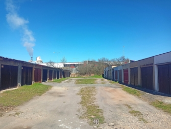 směrem k Anexii se můžete zajet otočit. - Pronájem garáže 21 m², Rakovník