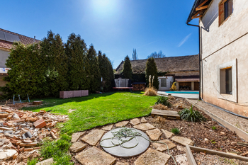 Prodej domu 330 m², Černuc