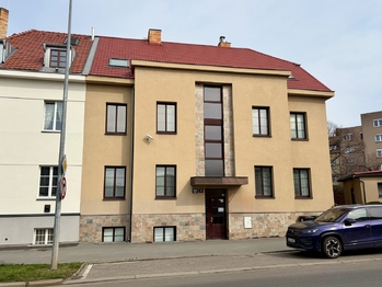 Pronájem kancelářských prostor 128 m², Praha 10 - Strašnice
