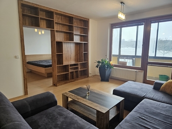 průchod do ložnice - Pronájem bytu 2+kk v osobním vlastnictví 48 m², Praha 5 - Zličín