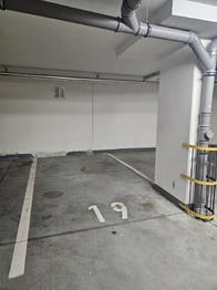 garážové stání  - Pronájem bytu 2+kk v osobním vlastnictví 48 m², Praha 5 - Zličín