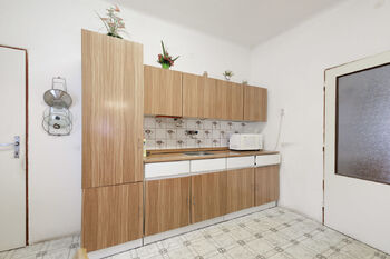 Spodní patro - kuchyň - Prodej domu 323 m², Dolní Břežany