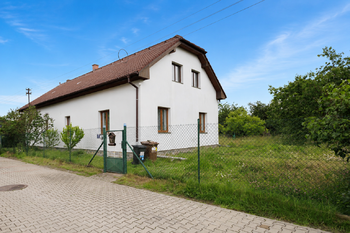 Prodej domu 323 m², Dolní Břežany