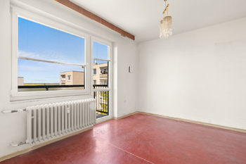 obývací pokoj - balkón - Prodej bytu 4+1 v osobním vlastnictví 85 m², Slaný
