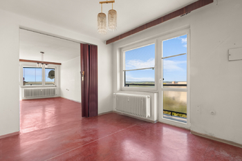 obývací pokoj - lodžie - Prodej bytu 4+1 v osobním vlastnictví 85 m², Slaný