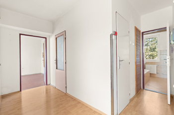 chodba - Prodej bytu 4+1 v osobním vlastnictví 85 m², Slaný