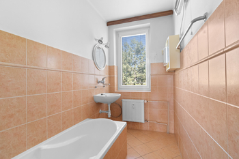 koupelna - Prodej bytu 4+1 v osobním vlastnictví 85 m², Slaný