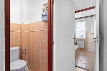 wc - Prodej bytu 4+1 v osobním vlastnictví 85 m², Slaný