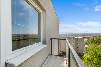 balkón - Prodej bytu 4+1 v osobním vlastnictví 85 m², Slaný