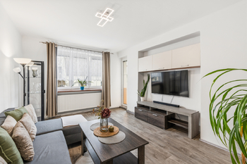 Obývací pokoj - Prodej bytu 2+1 v osobním vlastnictví 49 m², Kamenný Most 