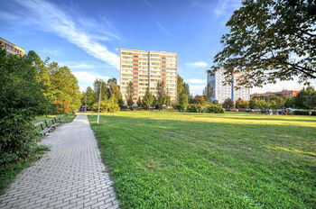 Pohled na dům - Pronájem bytu 1+kk v osobním vlastnictví 21 m², Kolín