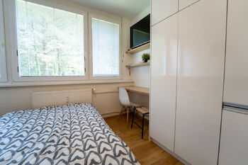 Pokoj s úložnými prostory a místem na vaření - Pronájem bytu 1+kk v osobním vlastnictví 21 m², Kolín