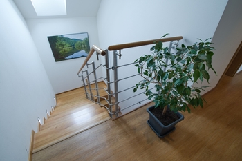 Schodiště - Prodej domu 177 m², Kostelní Hlavno