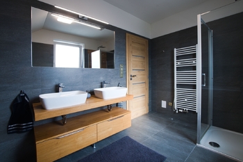 Koupelna - Prodej domu 177 m², Kostelní Hlavno