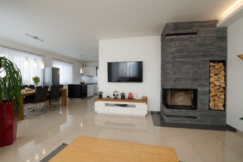 Obytná místnost - Prodej domu 177 m², Kostelní Hlavno