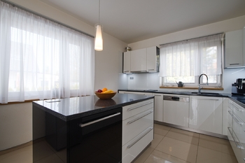 Kuchyň - Prodej domu 177 m², Kostelní Hlavno