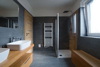 Koupelna - Prodej domu 177 m², Kostelní Hlavno