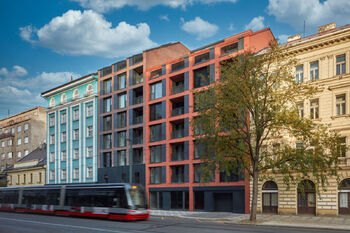 Bytový dům - Pronájem garážového stání 13 m², Praha 8 - Karlín