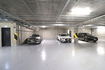 Pronájem garážového stání 13 m², Praha 8 - Karlín