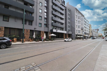 Pronájem garážového stání 13 m², Praha 8 - Karlín