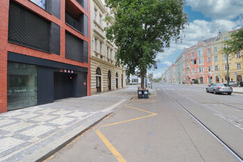 Pronájem garážového stání 13 m², Praha 8 - Karlín