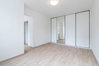 Prodej bytu 1+1 v osobním vlastnictví 34 m², Praha 5 - Jinonice