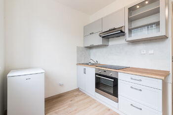 Prodej bytu 1+1 v osobním vlastnictví 34 m², Praha 5 - Jinonice