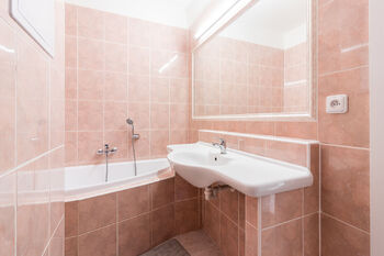 Prodej bytu 1+1 v osobním vlastnictví 34 m², Praha 5 - Jinonice